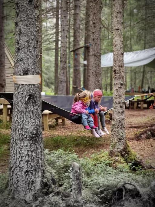 Treetop Ekne - Hytte I Skogen Med Hengebru Hotell Levanger Exteriör bild